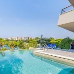 Front In Appartement Pula