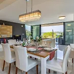 Front In Apartment Pula
